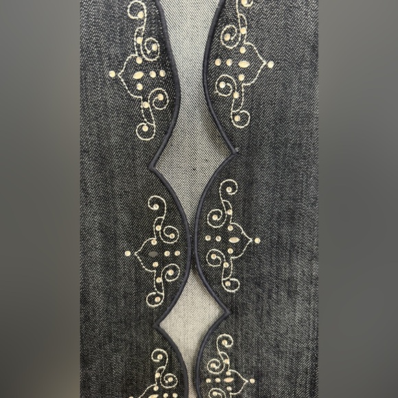 Chico’s Additions Scalloped Embroidered Denim Jacket Sz 3 (XL) - Picture 3 of 8